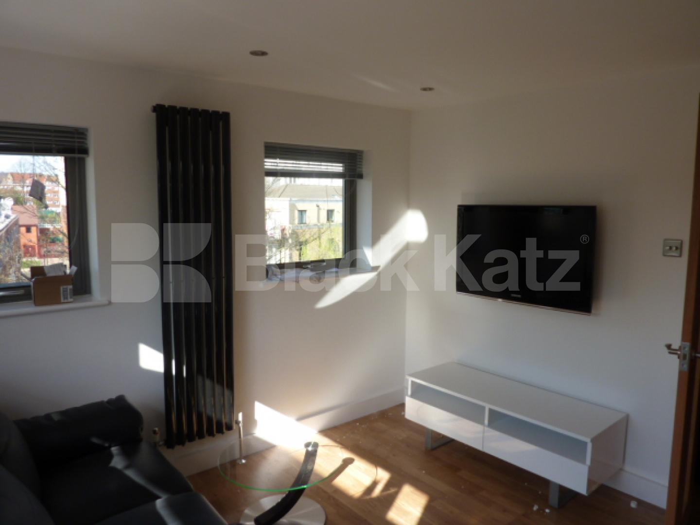 			NEWLY REFURBISHED WITH A ROOF TERRACE!!, 2 Bedroom, 1 bath, 1 reception Flat			 Talacre Road, Kentish Town